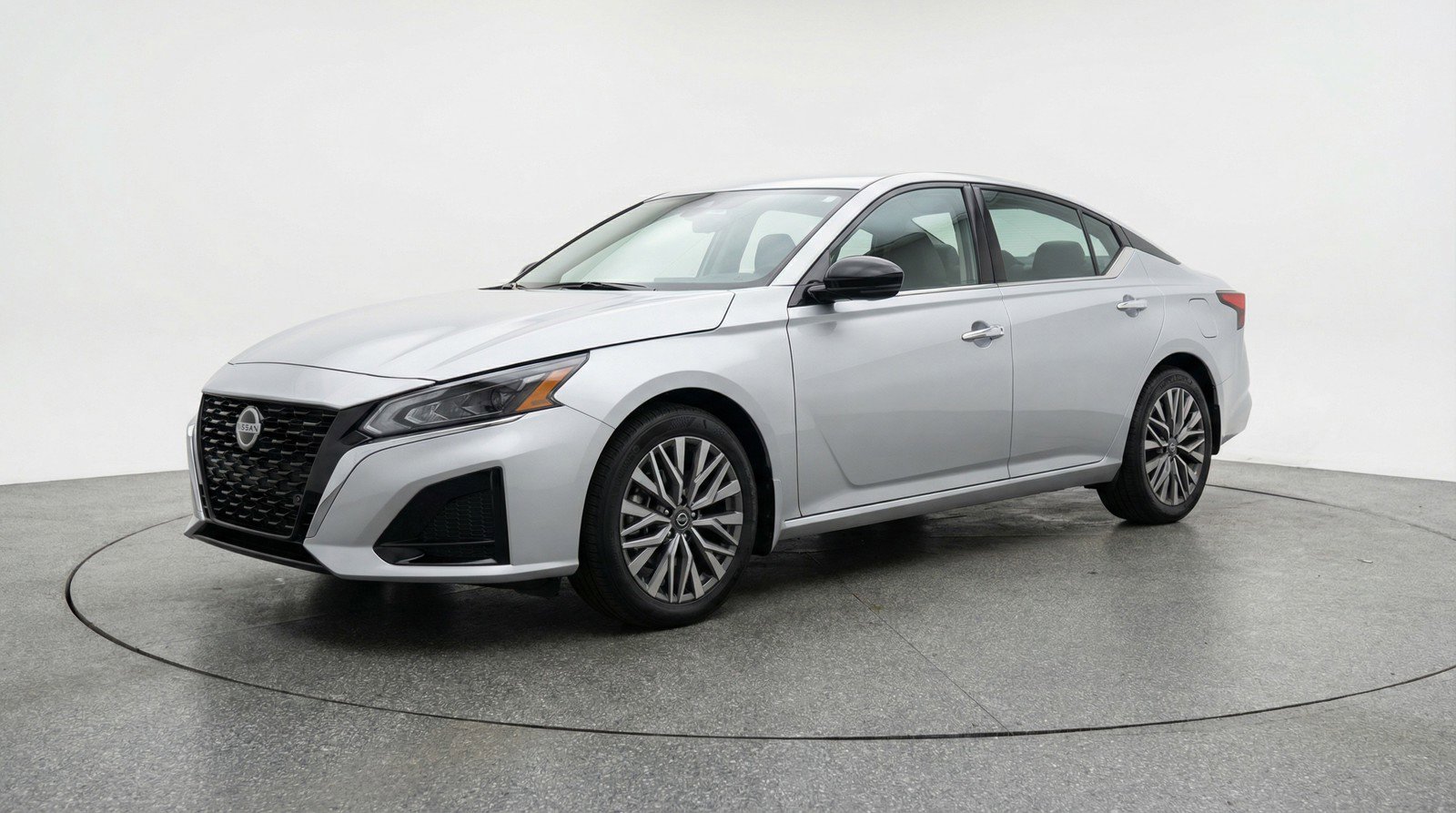Used 2025 Nissan Altima 2.5 SV FWD image 3