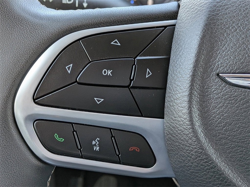 Used 2024 Chrysler Pacifica Touring-L image 26