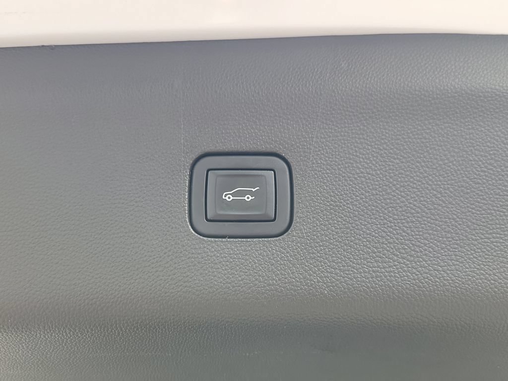 Used 2022 Buick Enclave Essence w/ Experience Buick Package FWD image 16