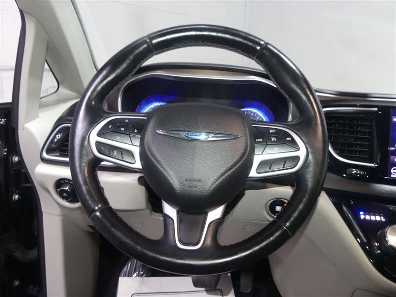 Used 2018 Chrysler Pacifica Touring-L Plus FWD image 29