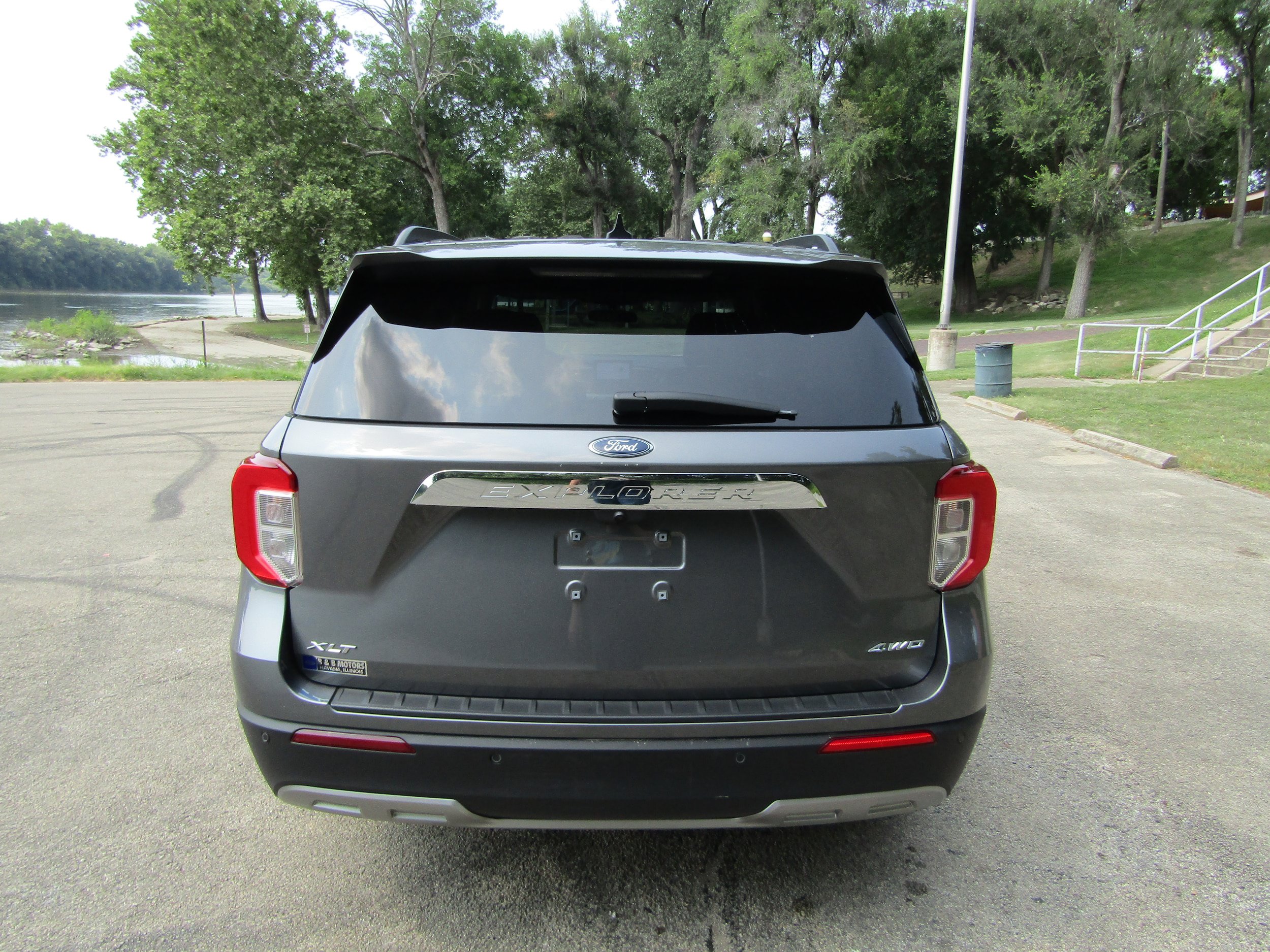 Used 2024 Ford Explorer XLT w/ Equipment Group 202A AWD/4WD image 3