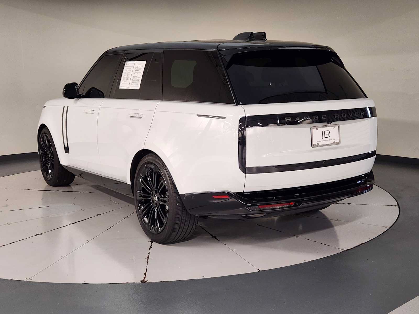 Used 2024 Land Rover Range Rover SE AWD/4WD image 6
