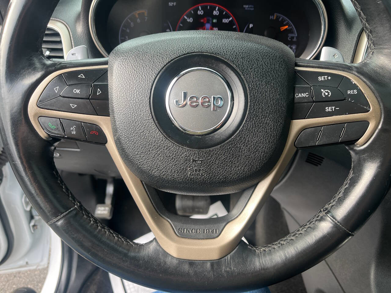 Used 2014 Jeep Grand Cherokee Limited w/ Luxury Group II image 33