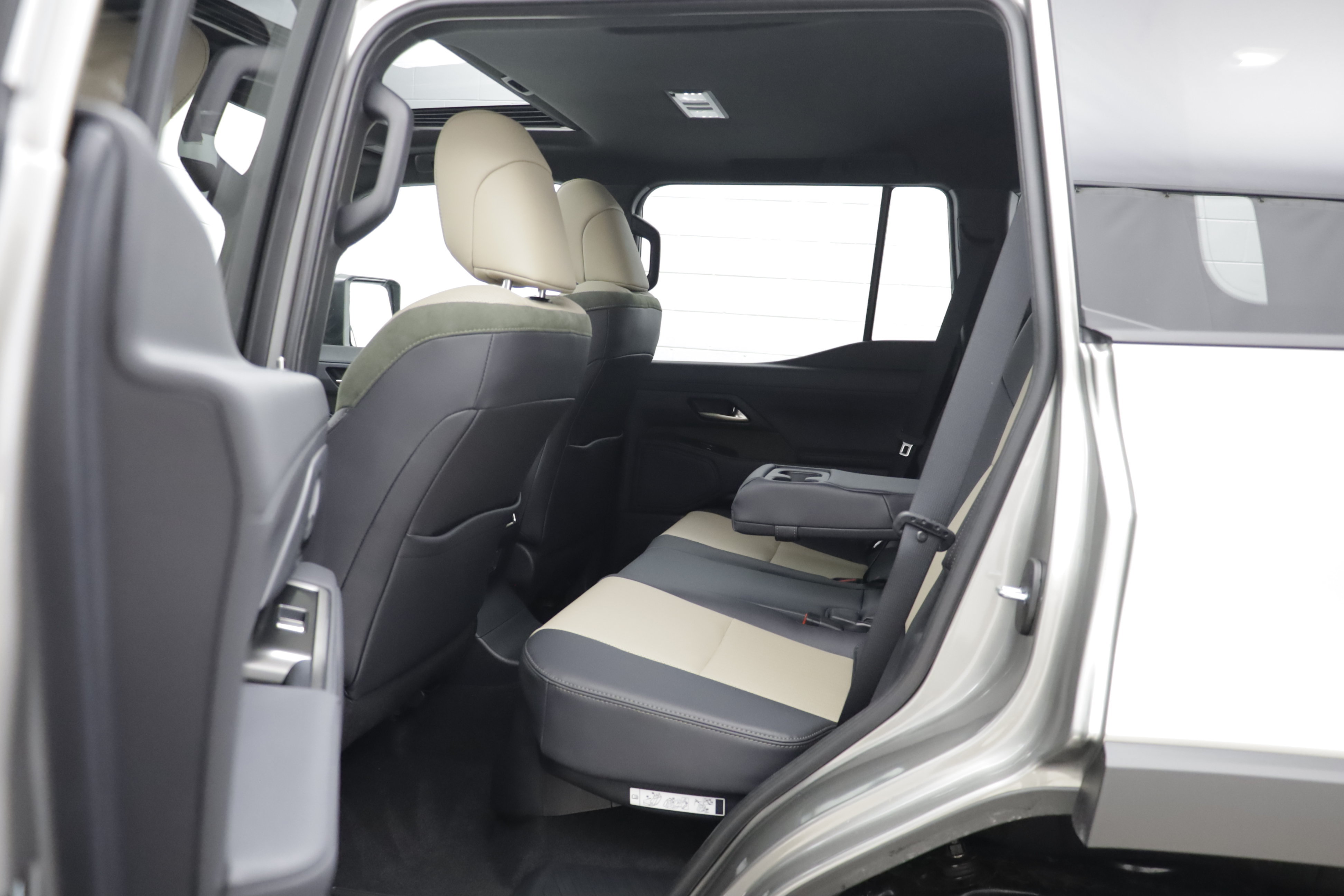 Used 2026 Lexus GX 550 AWD/4WD image 16