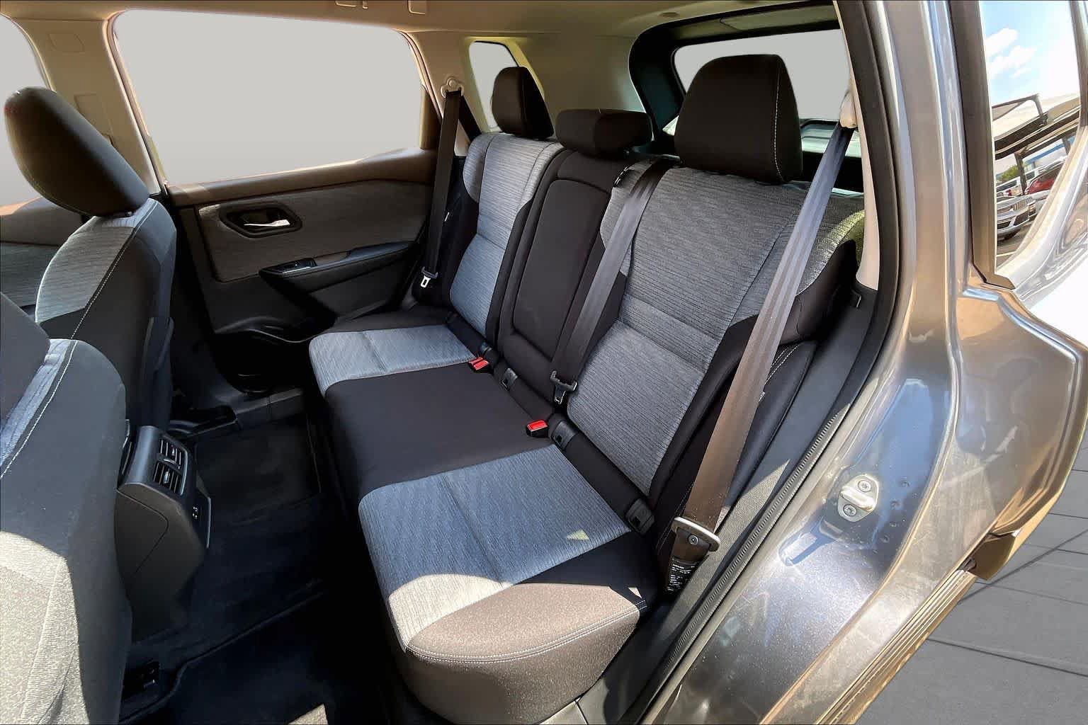 Certified 2023 Nissan Rogue SV FWD image 17