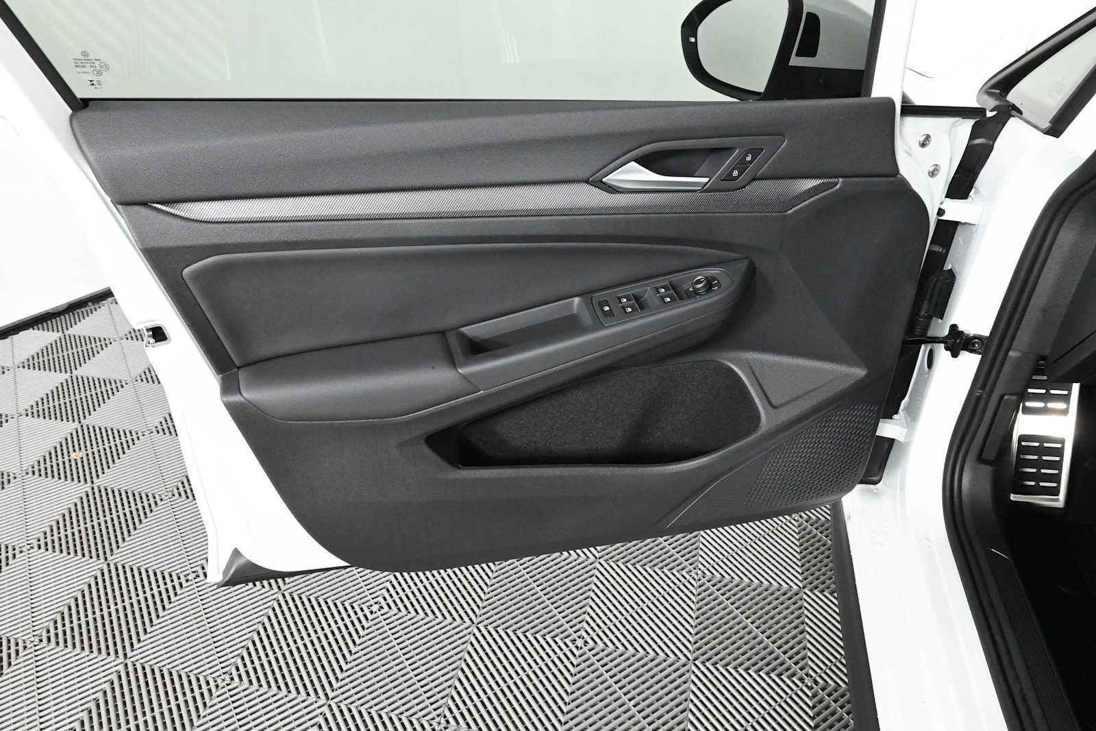New 2026 Volkswagen GTI SE FWD image 19