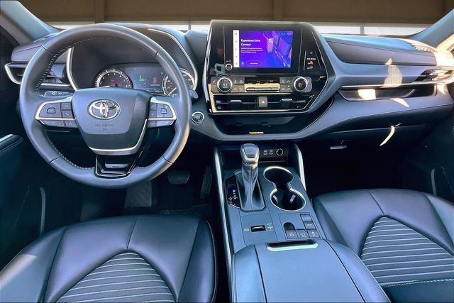 Used 2023 Toyota Highlander XSE image 16