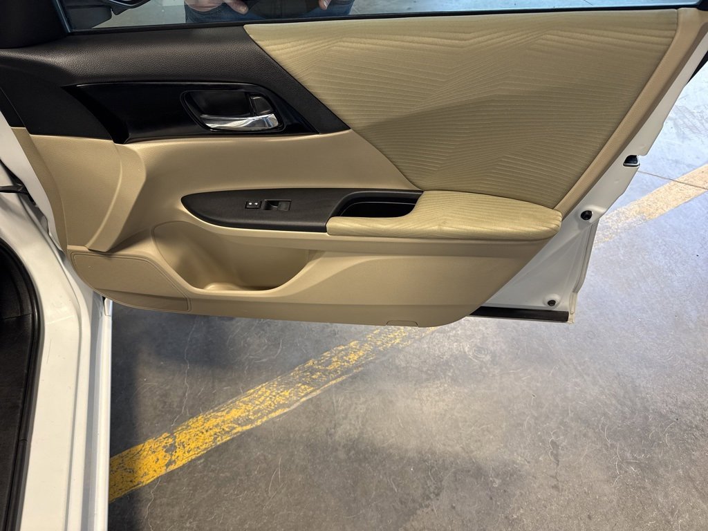 Used 2017 Honda Accord LX image 31