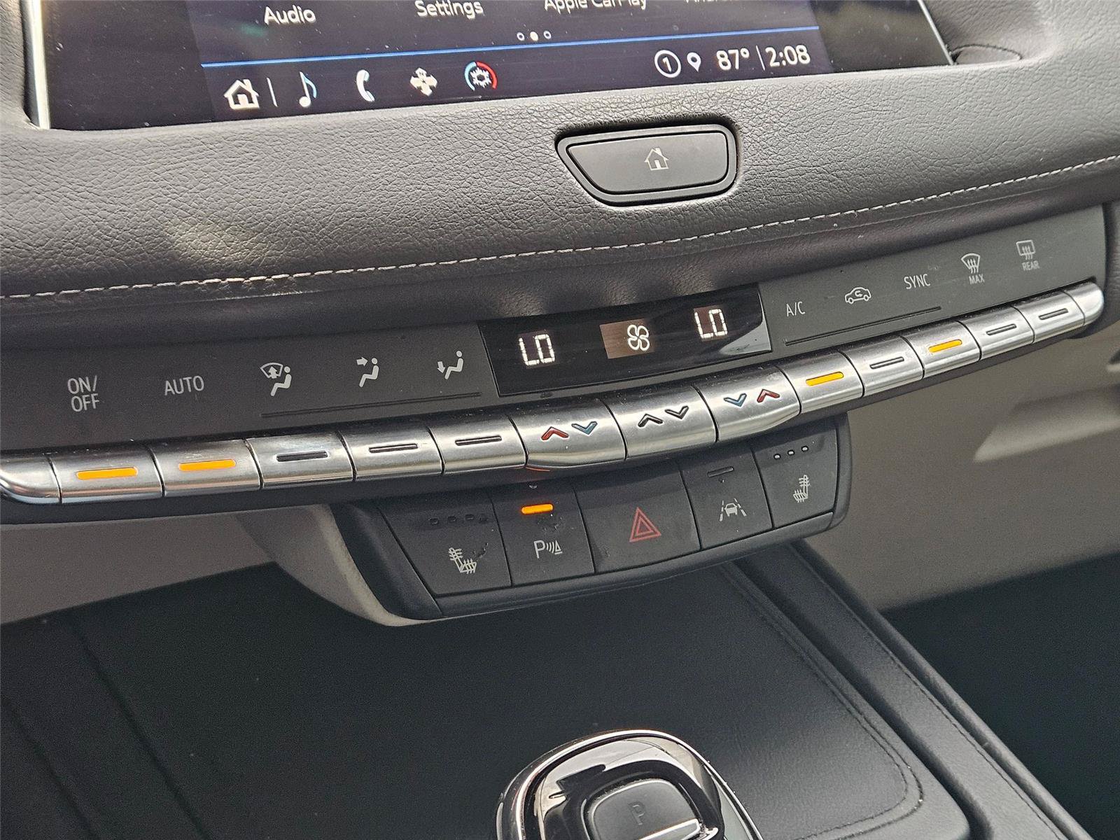 Used 2023 Cadillac XT4 Luxury w/ Cold Weather Package FWD image 19