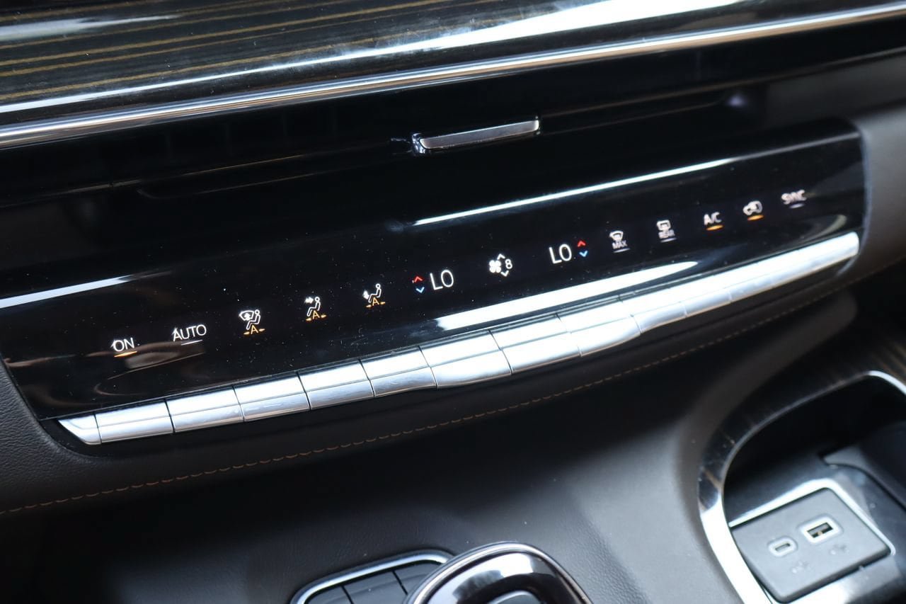Used 2024 Cadillac Escalade ESV Sport AWD/4WD image 28
