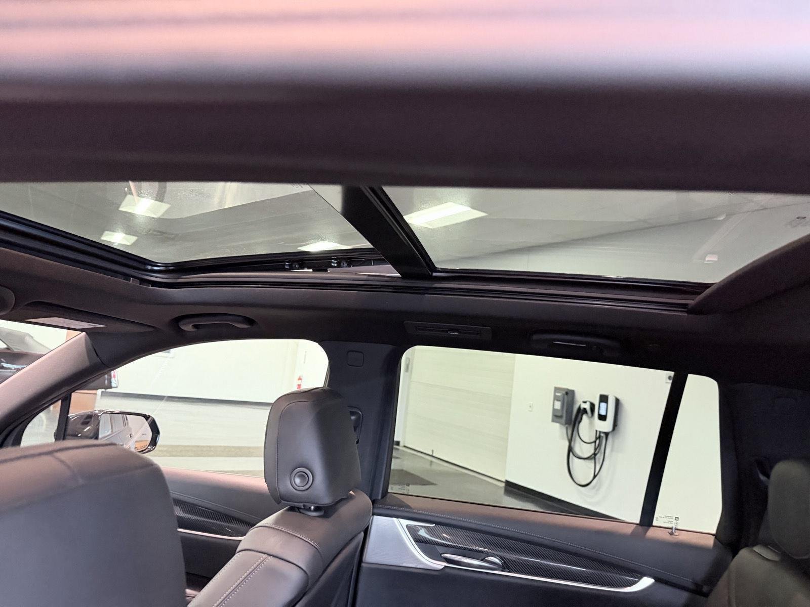 Used 2024 Cadillac XT6 Sport w/ Technology Package AWD/4WD image 24