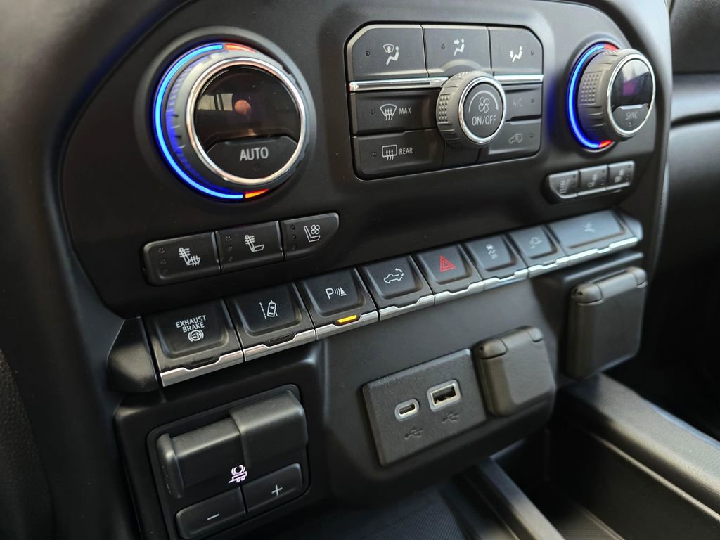 Used 2023 Chevrolet Silverado 3500 High Country image 29