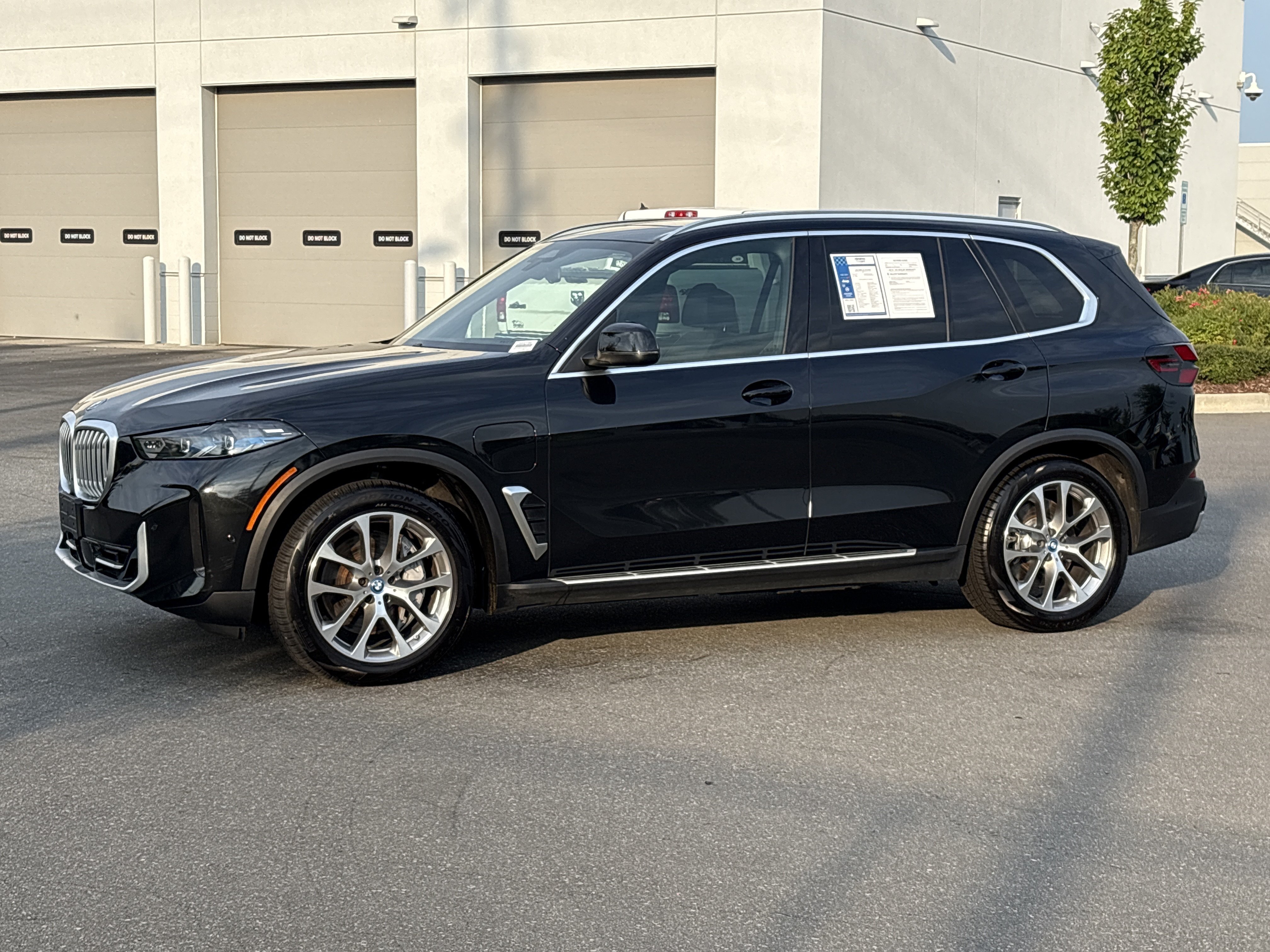 Used 2025 BMW X5 xDrive50e AWD/4WD image 5