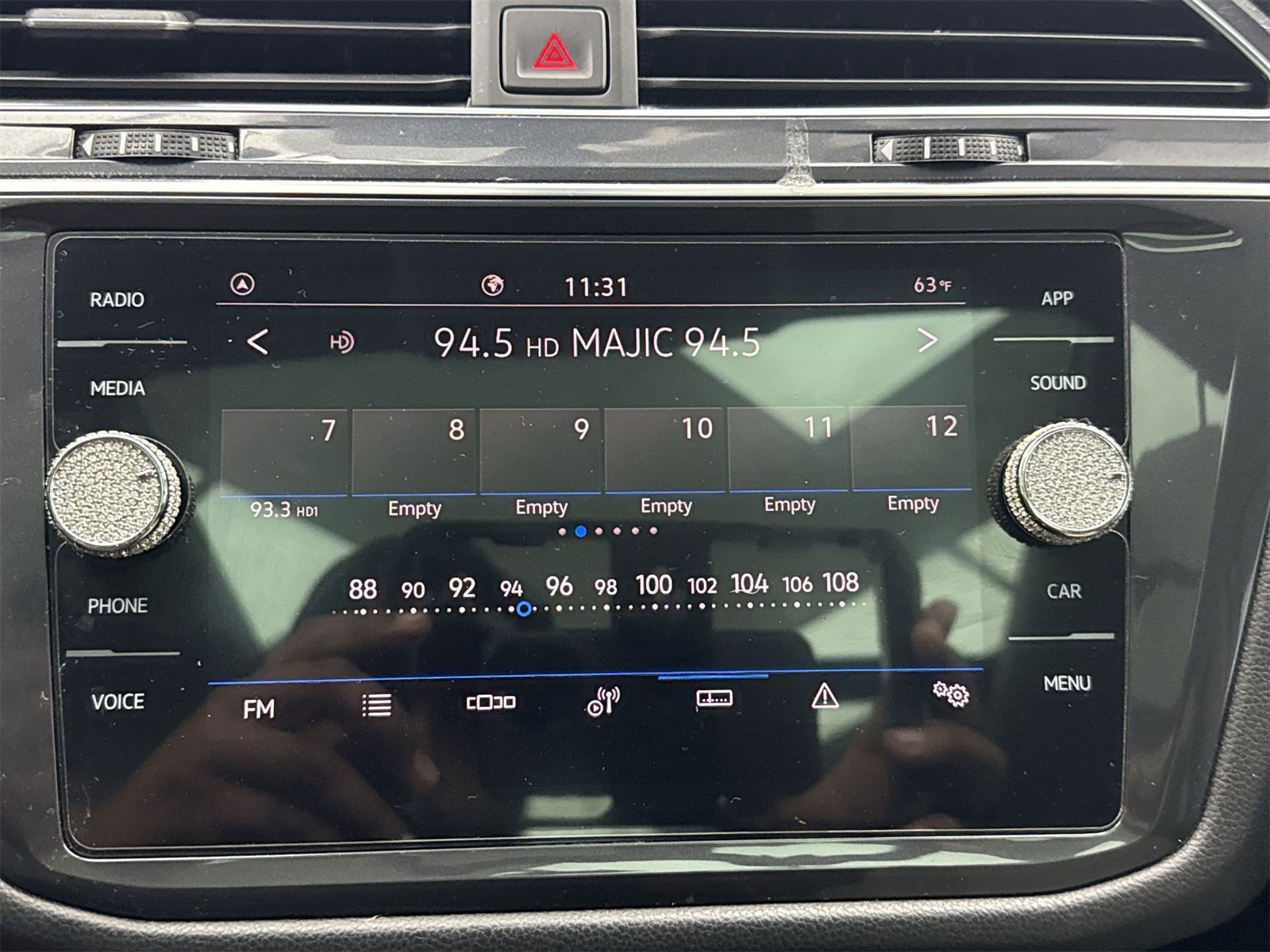 Used 2021 Volkswagen Tiguan SE w/ Panoramic Sunroof Package image 22