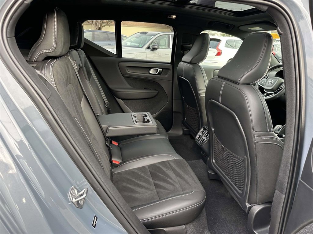 Used 2021 Volvo XC40 T5 R-Design w/ Climate Package image 13