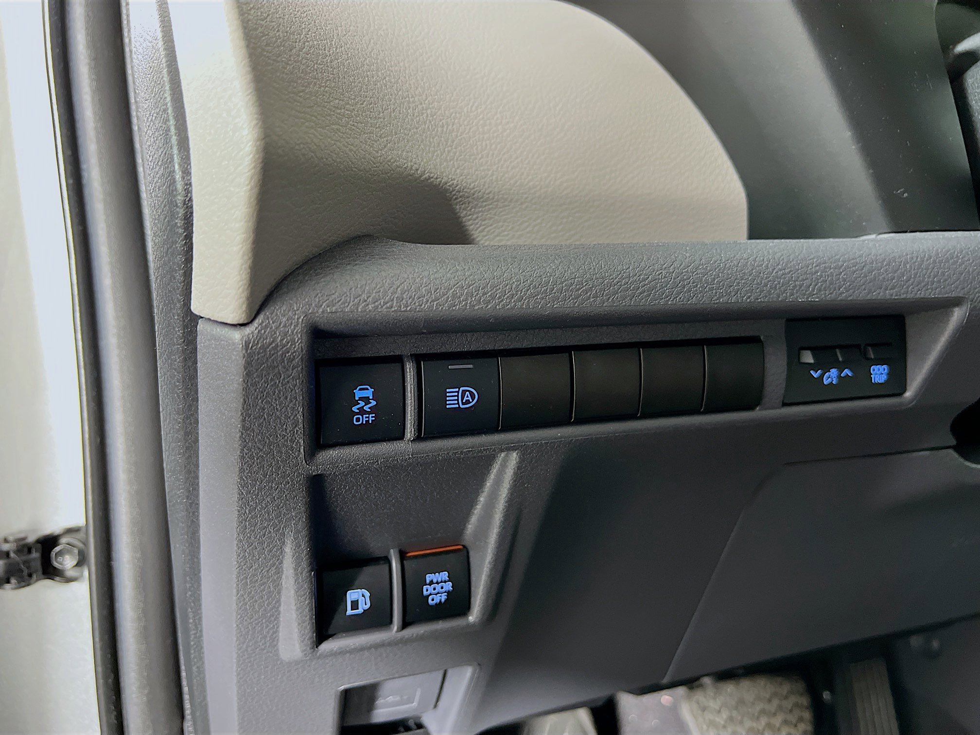 Certified 2024 Toyota Sienna LE w/ LE Plus Package image 10