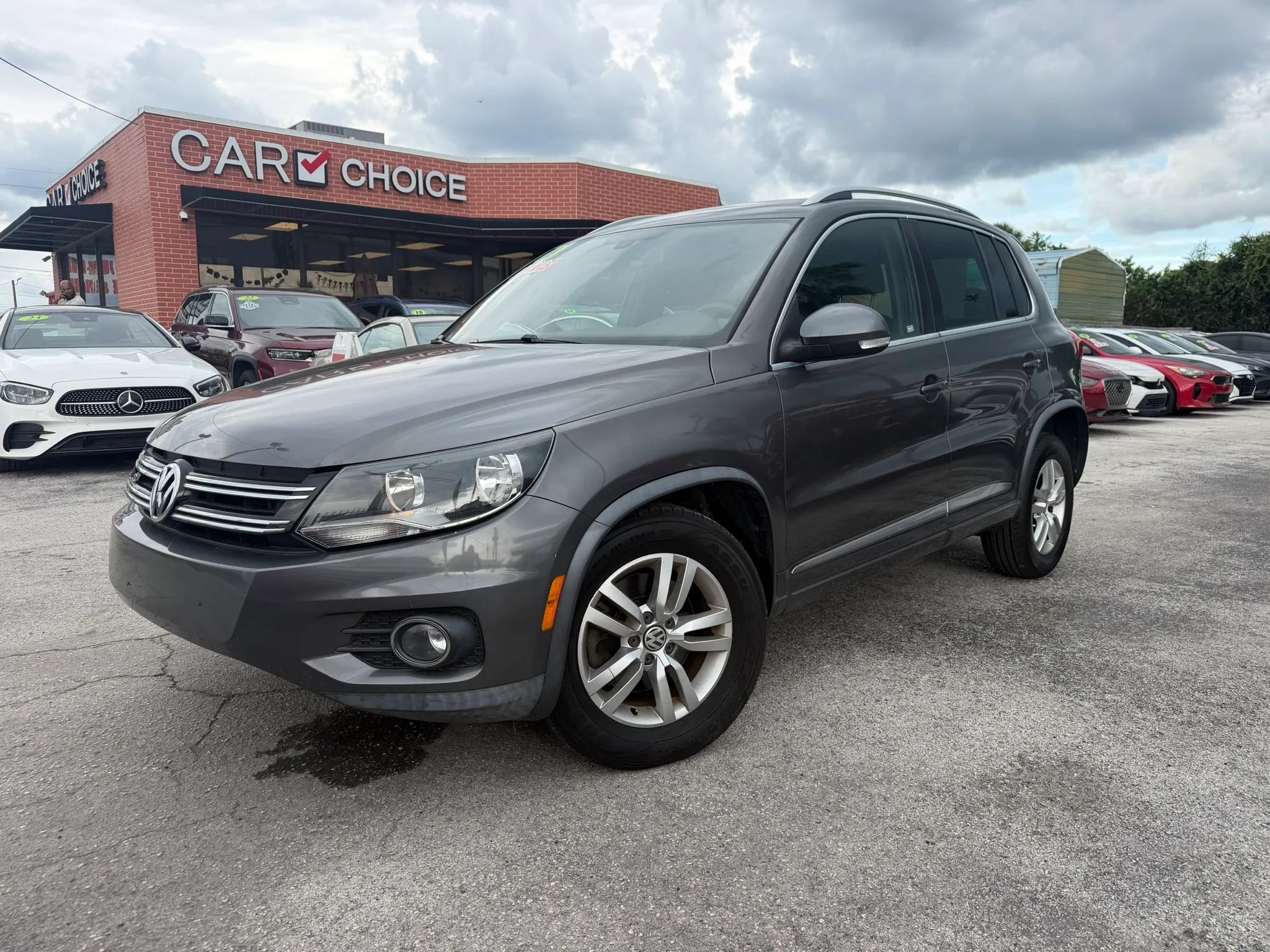 Used 2016 Volkswagen Tiguan R-Line FWD image 1