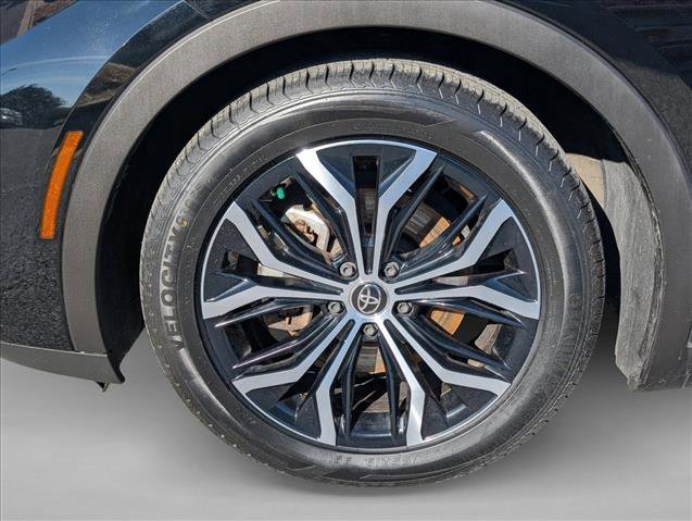 Used 2023 Toyota Crown XLE image 23