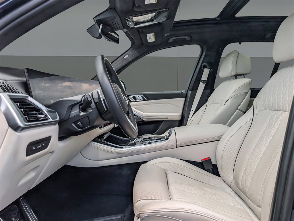 Used 2025 BMW X5 xDrive40i w/ Executive Package image 11