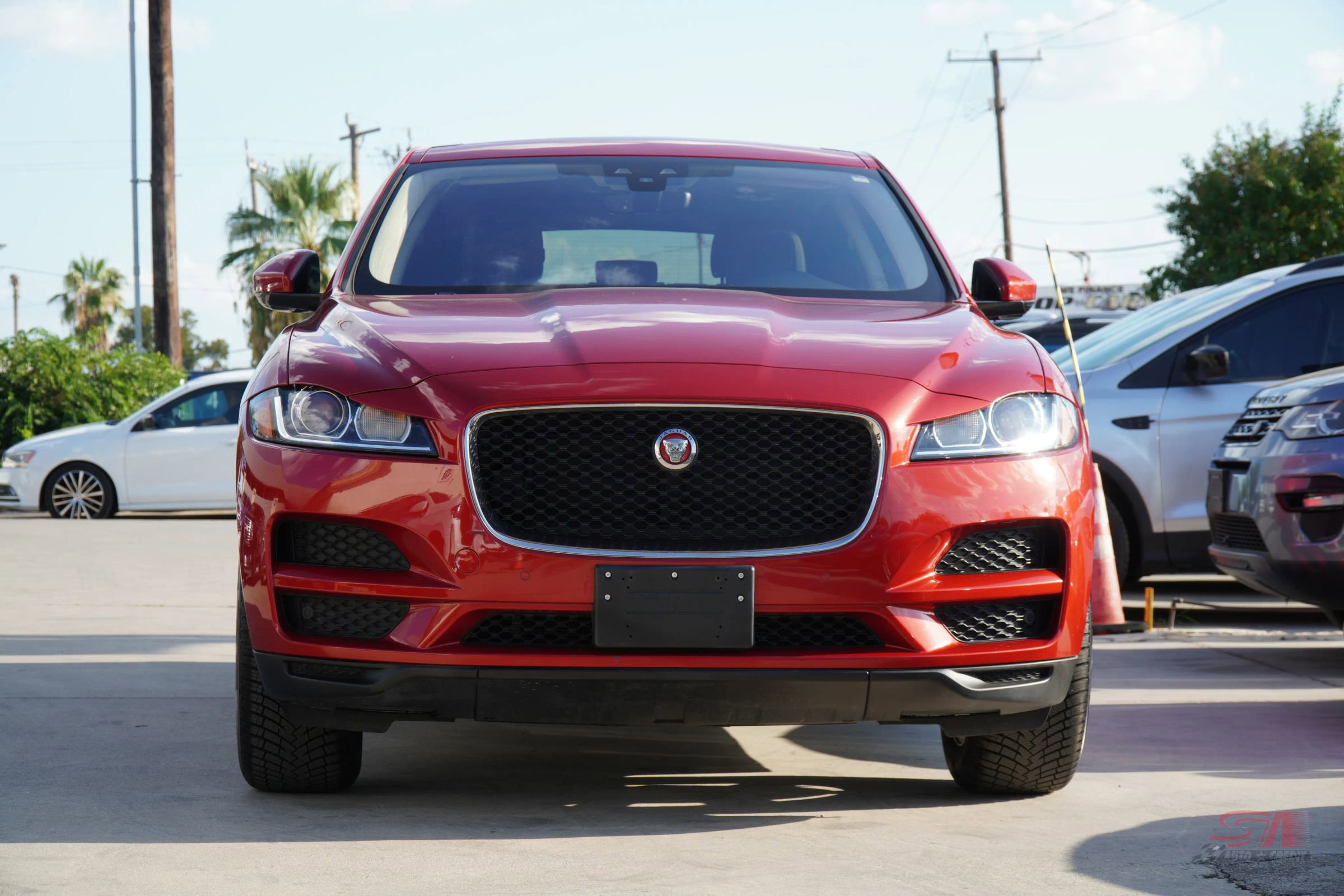 Used 2019 Jaguar F-PACE Premium image 2