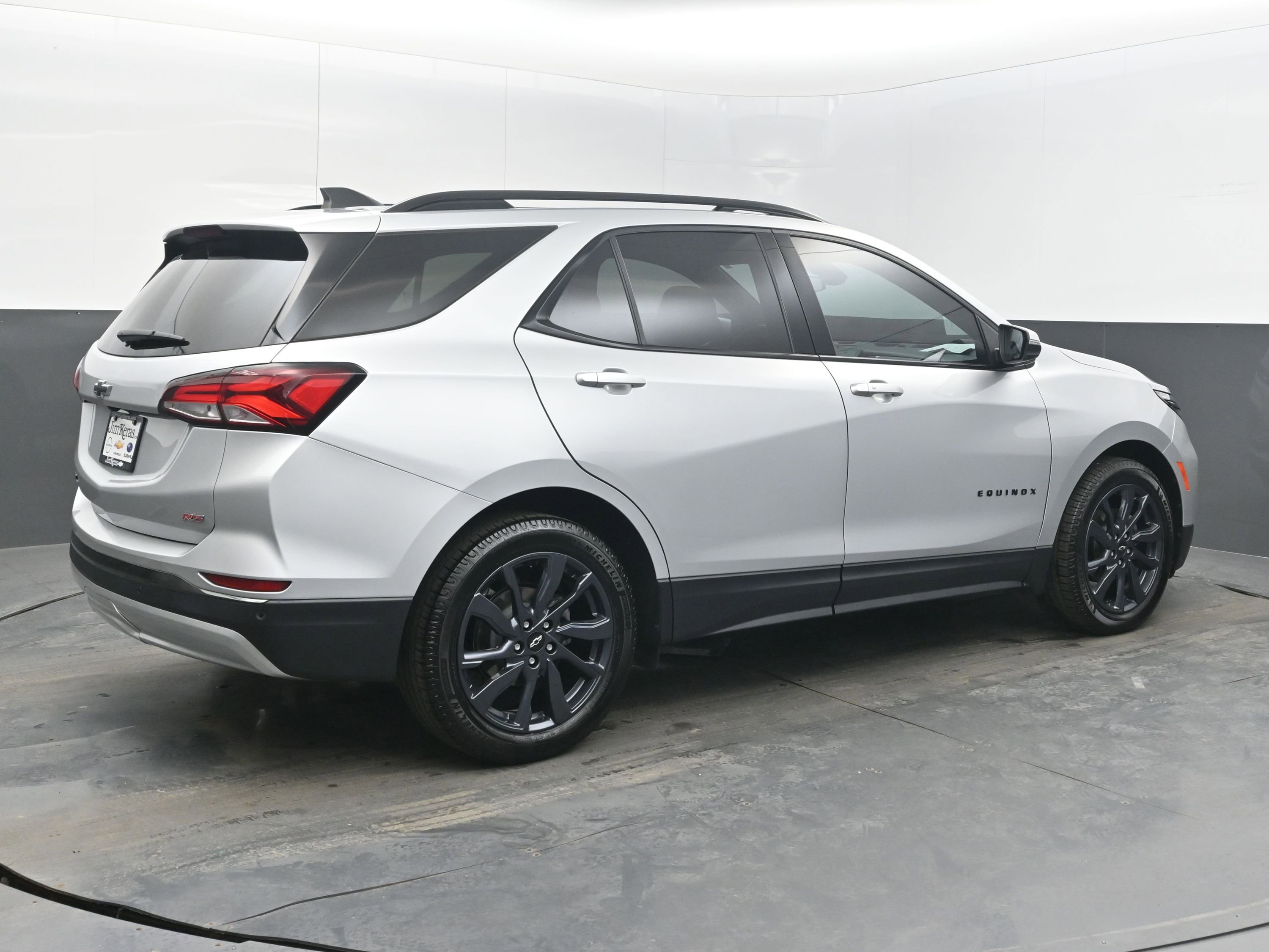 Used 2022 Chevrolet Equinox RS w/ RS Leather Package image 9