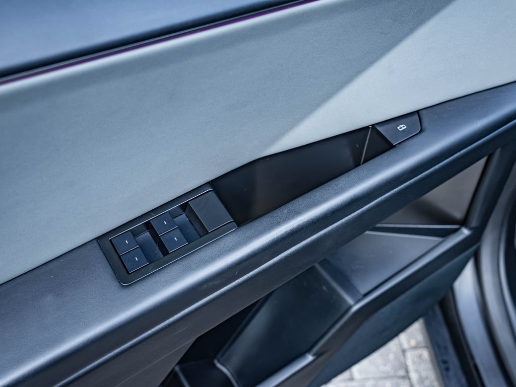 Used 2024 Tesla Cybertruck AWD Crew Cab image 15