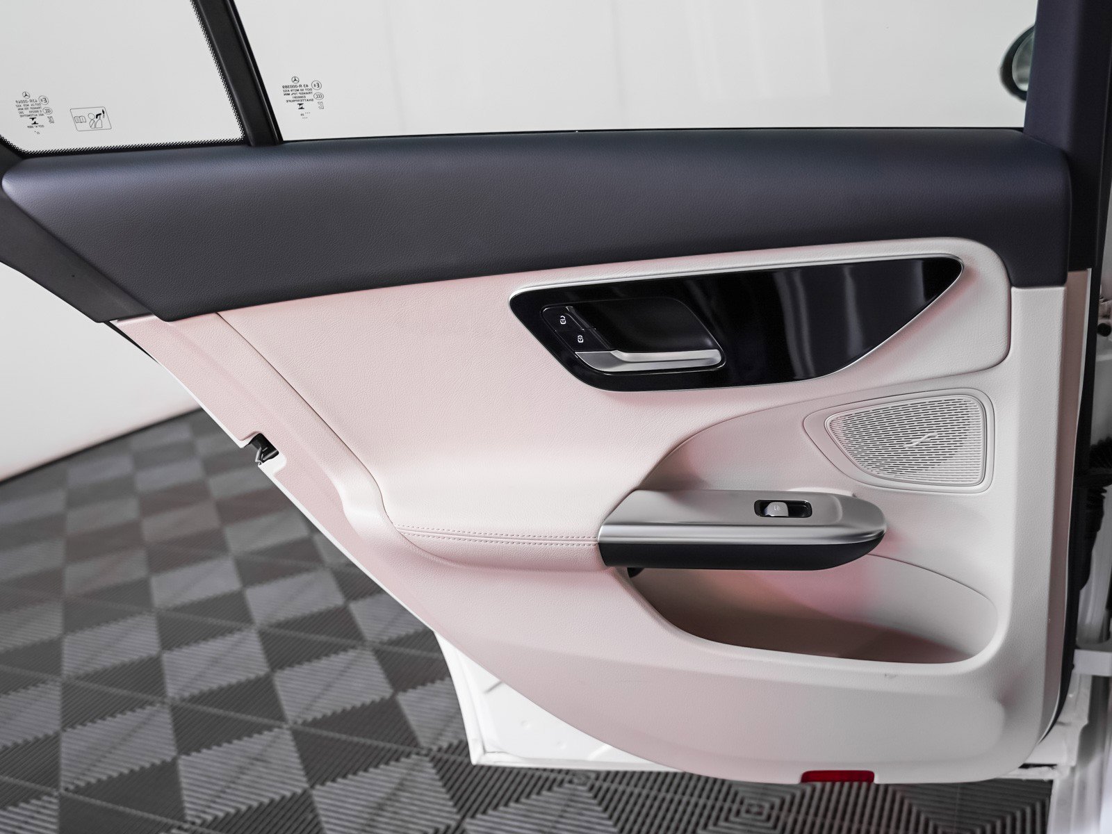 Used 2023 Mercedes-Benz C 300 Sedan image 23