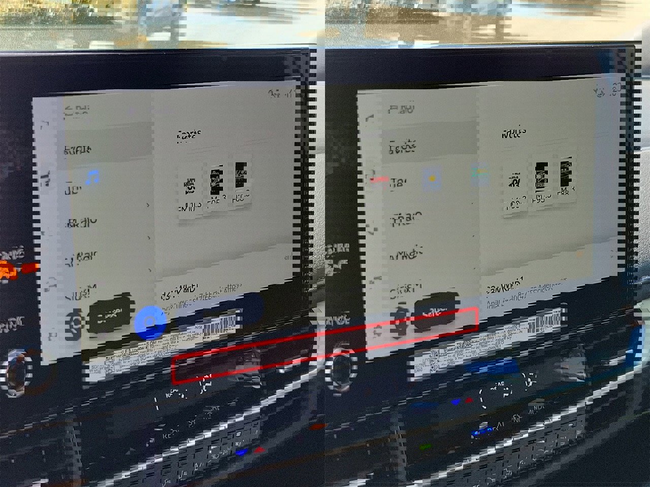 Used 2025 Toyota Sienna Limited image 25