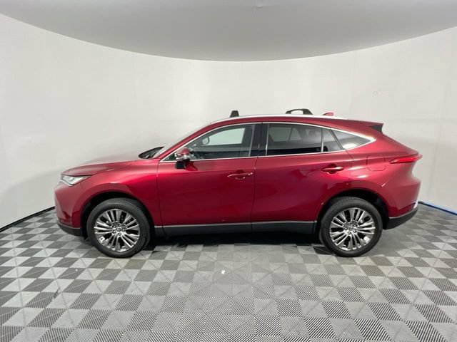 Used 2024 Toyota Venza XLE AWD/4WD image 3
