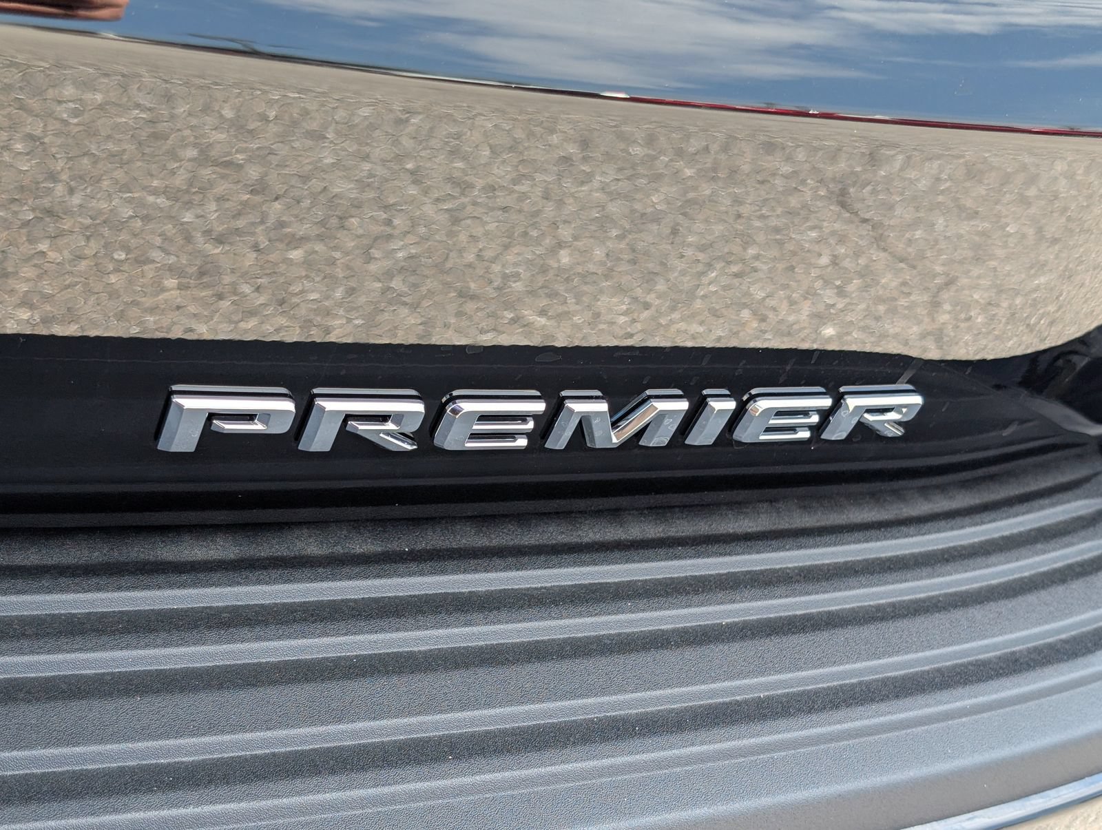New 2026 Chevrolet Suburban Premier AWD/4WD image 6