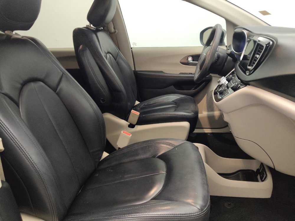 Used 2017 Chrysler Pacifica Touring FWD image 21