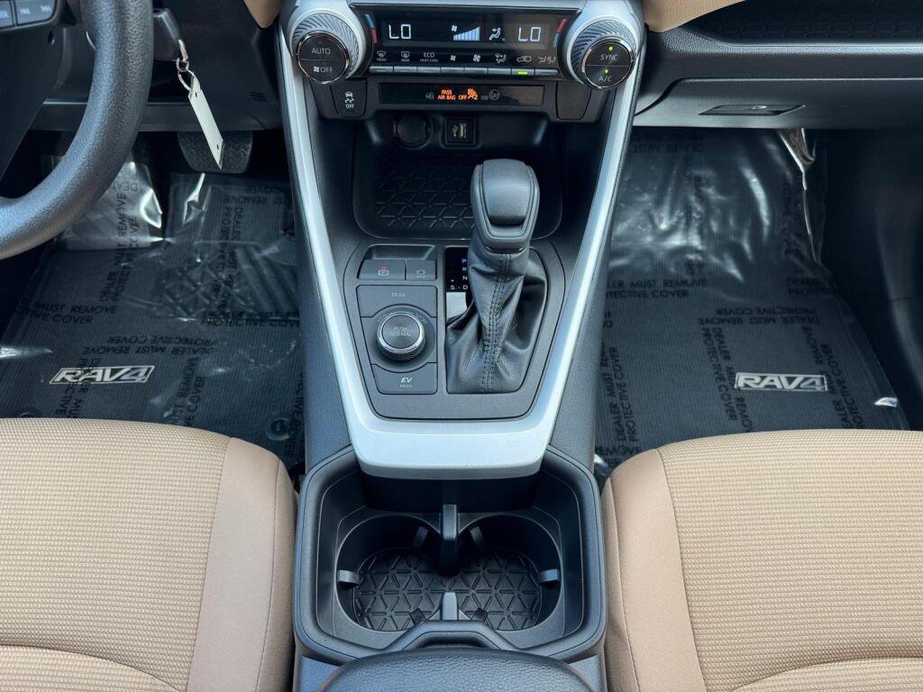 Certified 2025 Toyota RAV4 LE AWD/4WD image 12