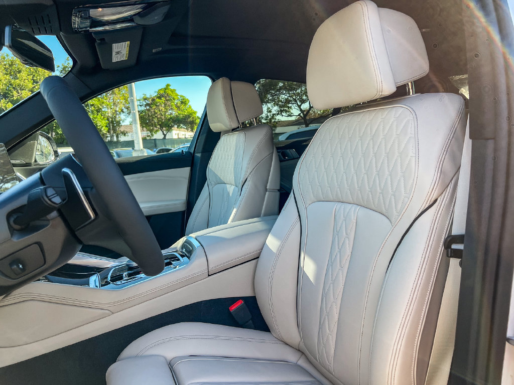 New 2027 BMW X6 xDrive40i w/ Premium Package AWD/4WD image 17