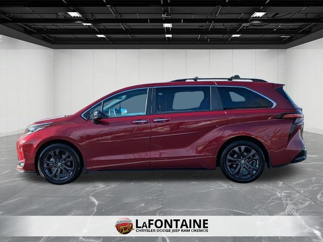 Used 2024 Toyota Sienna XSE image 2