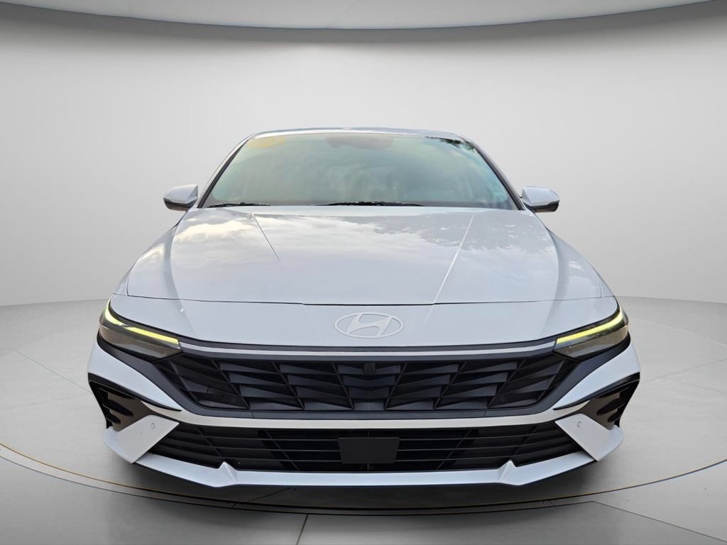 Used 2024 Hyundai Elantra Limited FWD image 4