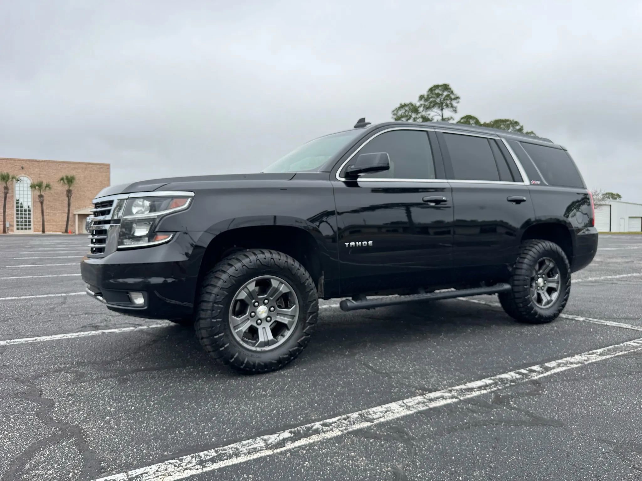 Used 2017 Chevrolet Tahoe LT image 2