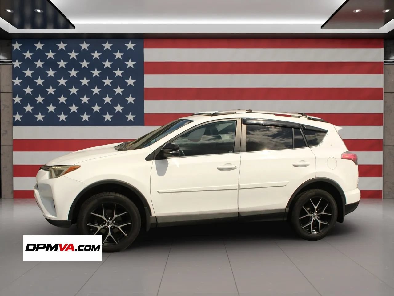 Used 2017 Toyota RAV4 SE AWD/4WD image 2