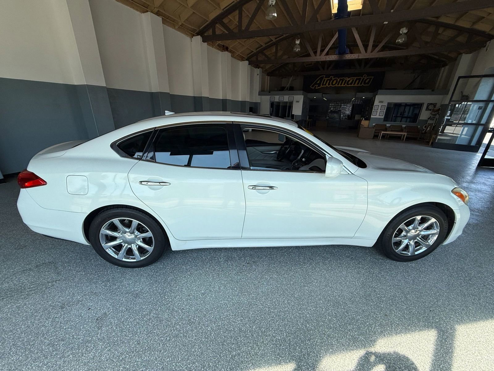 Used 2011 INFINITI M37 w/ Deluxe Touring Pkg RWD image 8