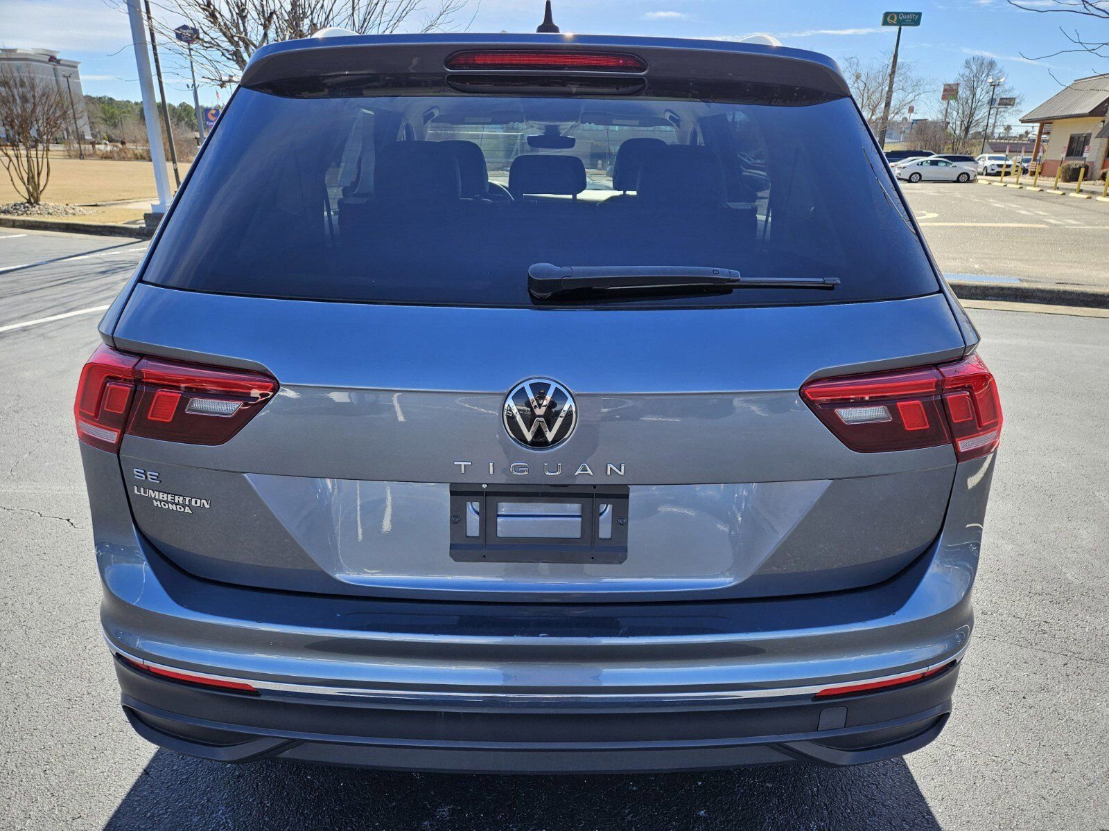 Used 2024 Volkswagen Tiguan SE image 6