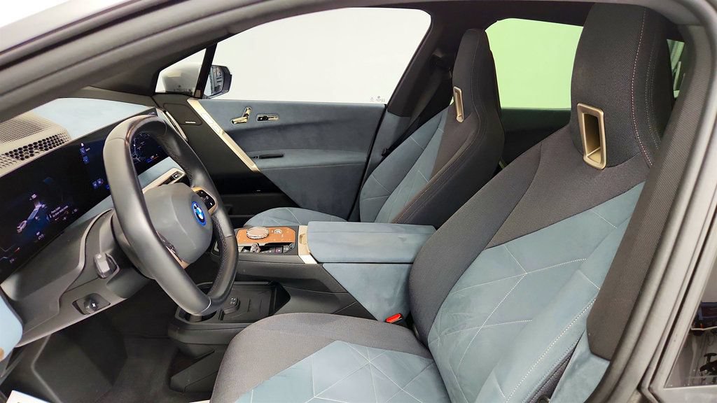 Used 2023 BMW iX xDrive50 w/ Premium Package AWD/4WD image 20