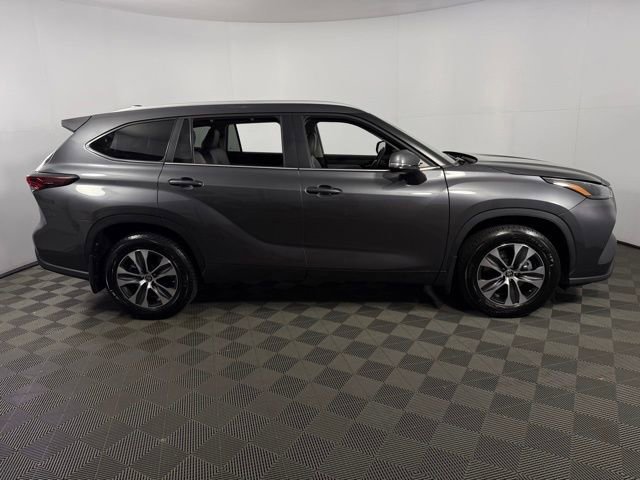Used 2024 Toyota Highlander XLE image 10