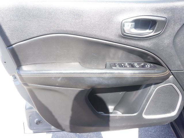 Used 2020 Jeep Compass Limited AWD/4WD image 23