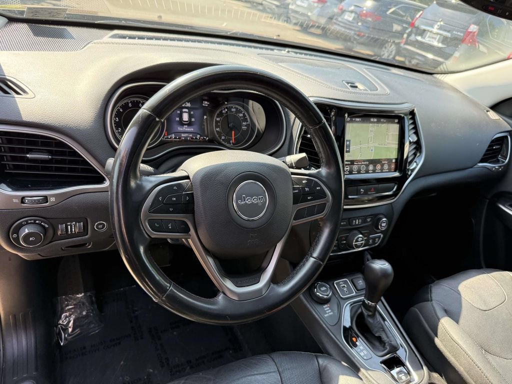 Used 2019 Jeep Cherokee Limited AWD/4WD image 2