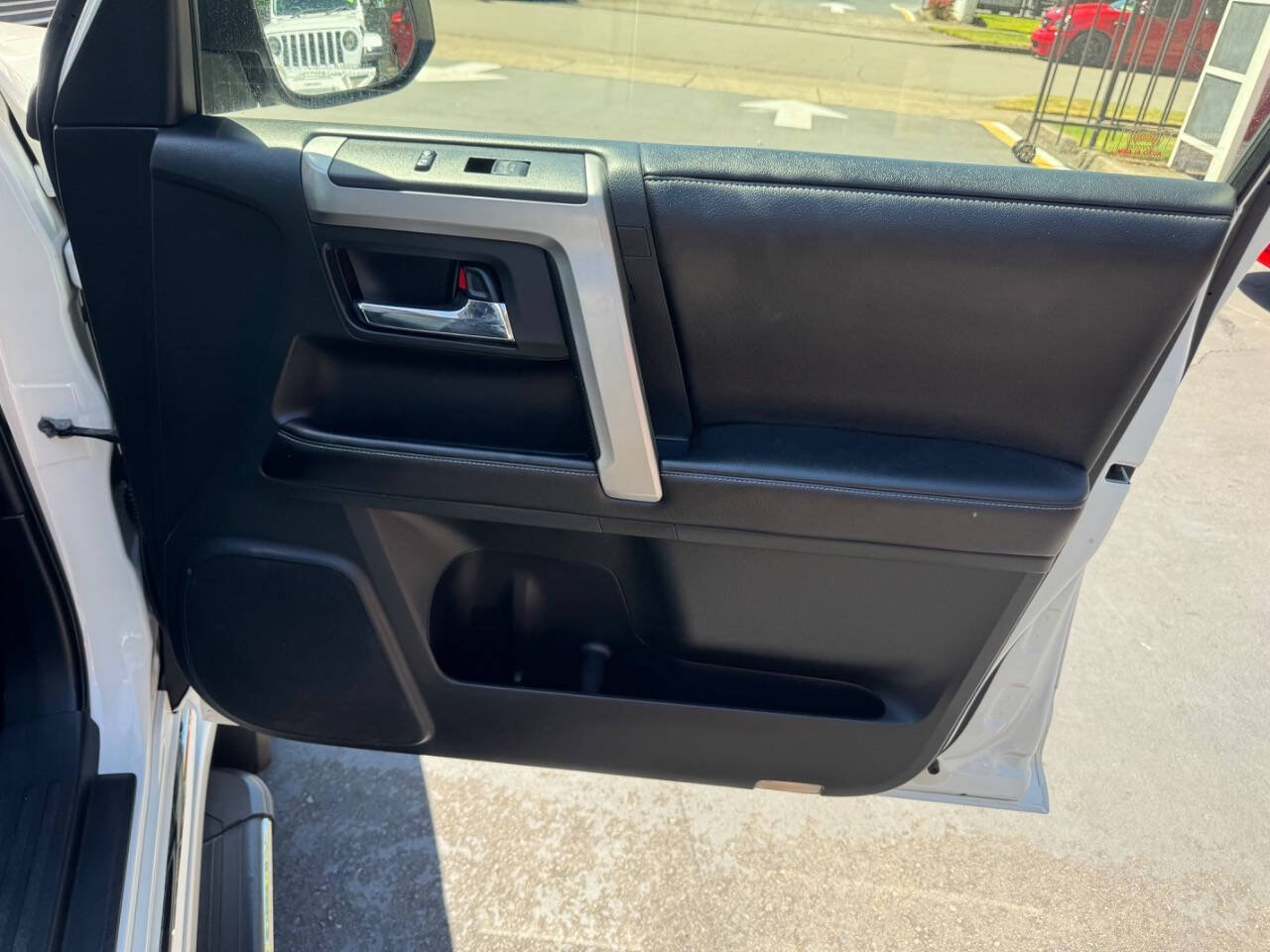 Used 2015 Toyota 4Runner Limited AWD/4WD image 17