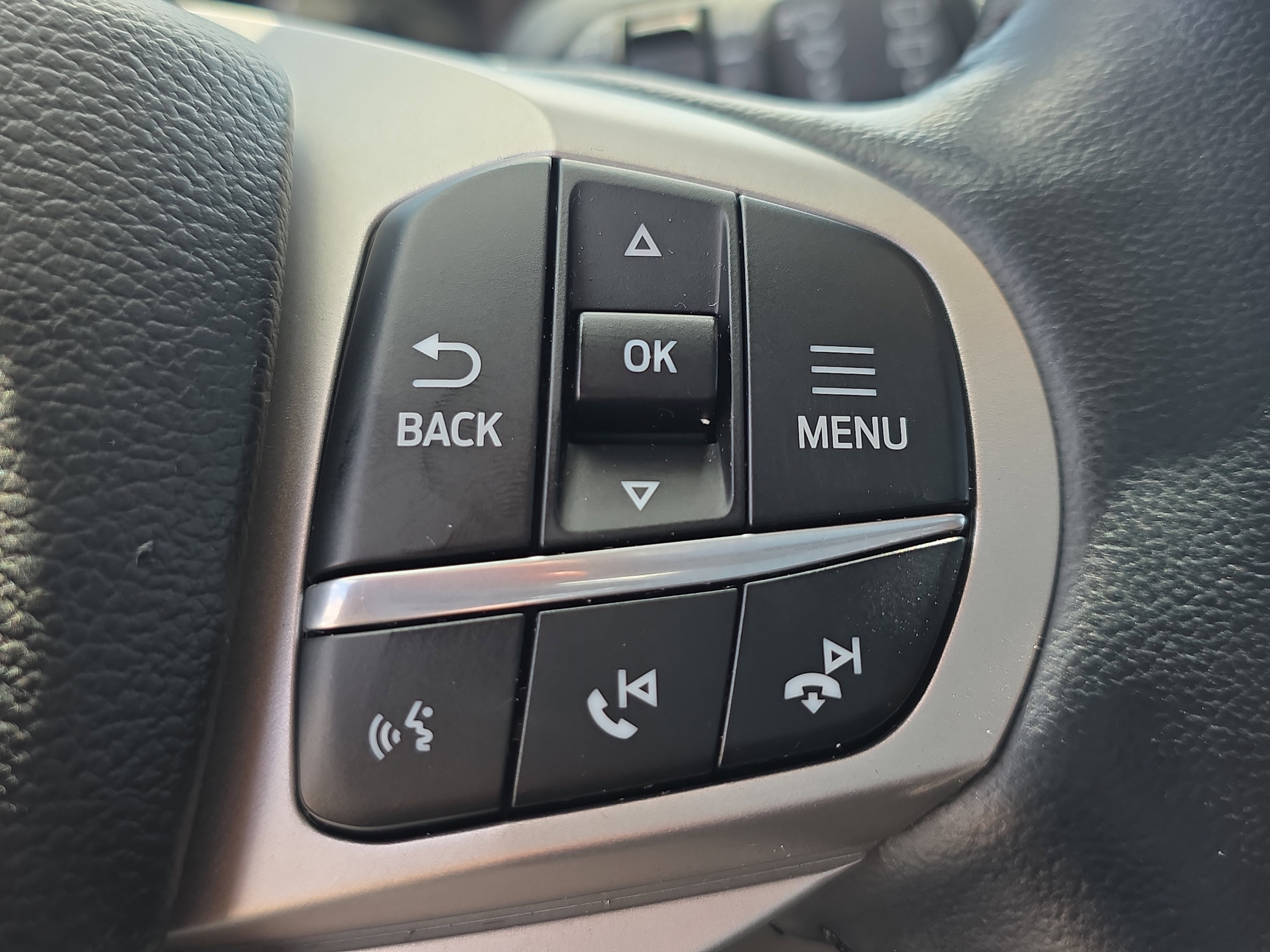 Used 2022 Ford Explorer XLT w/ Equipment Group 202A RWD image 32