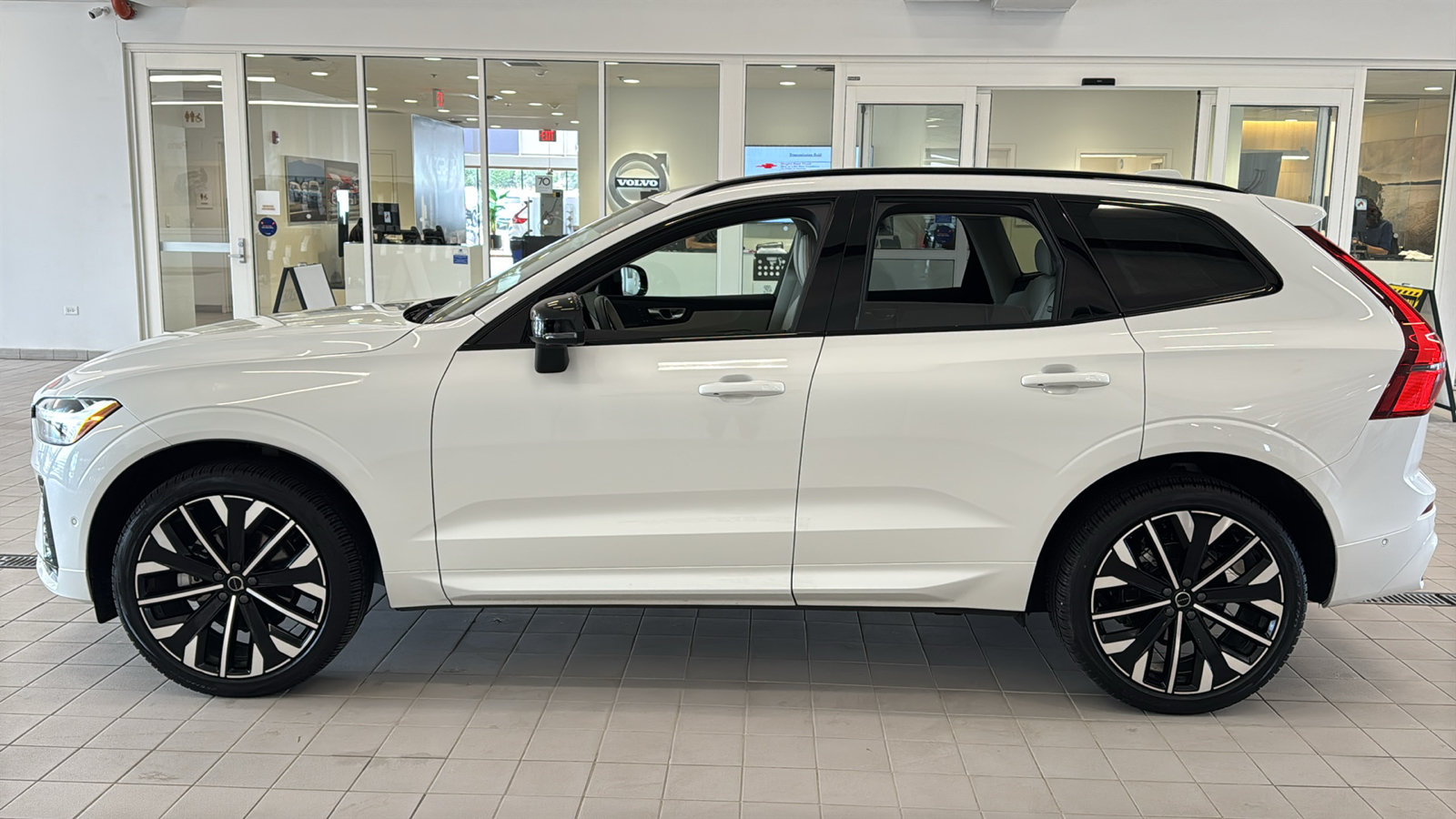 Used 2026 Volvo XC60 B5 Ultra AWD/4WD image 8