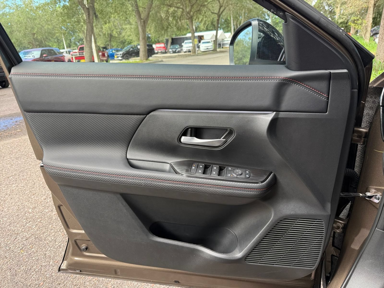 Used 2026 Nissan Kicks SR FWD image 18