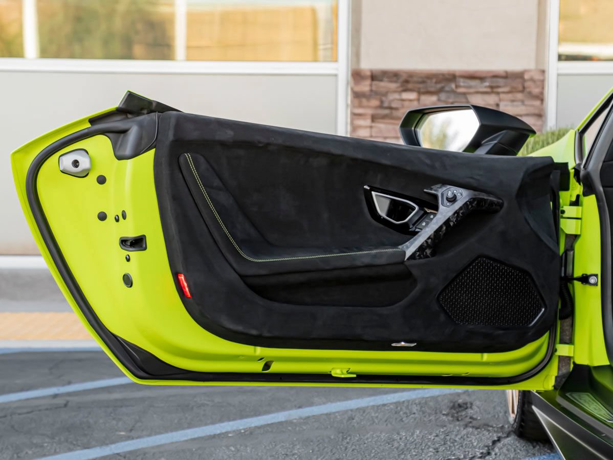Used 2019 Lamborghini Huracan Performante AWD/4WD image 16