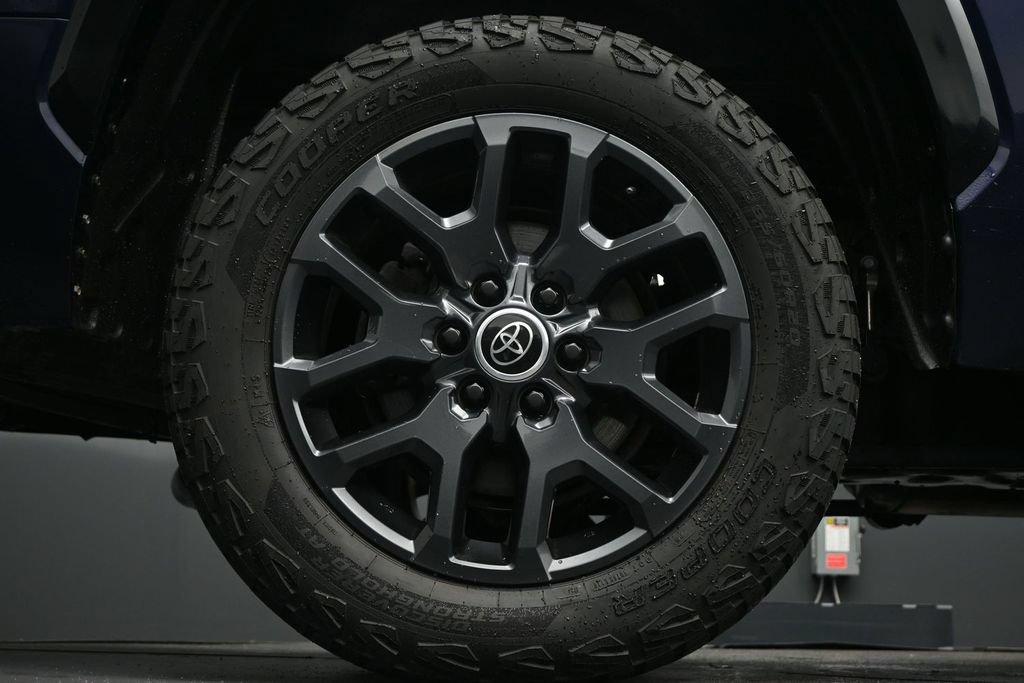 Used 2024 Toyota Tundra Platinum AWD/4WD image 12
