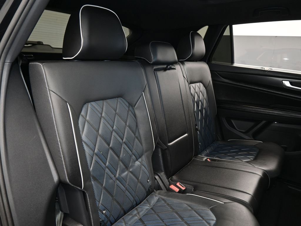 Used 2024 Volkswagen Atlas Cross Sport SEL Premium R-Line image 43